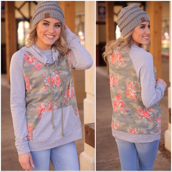 ✨LAST ONE✨Gray pullover with camo-floral print - Picture 2 of 3